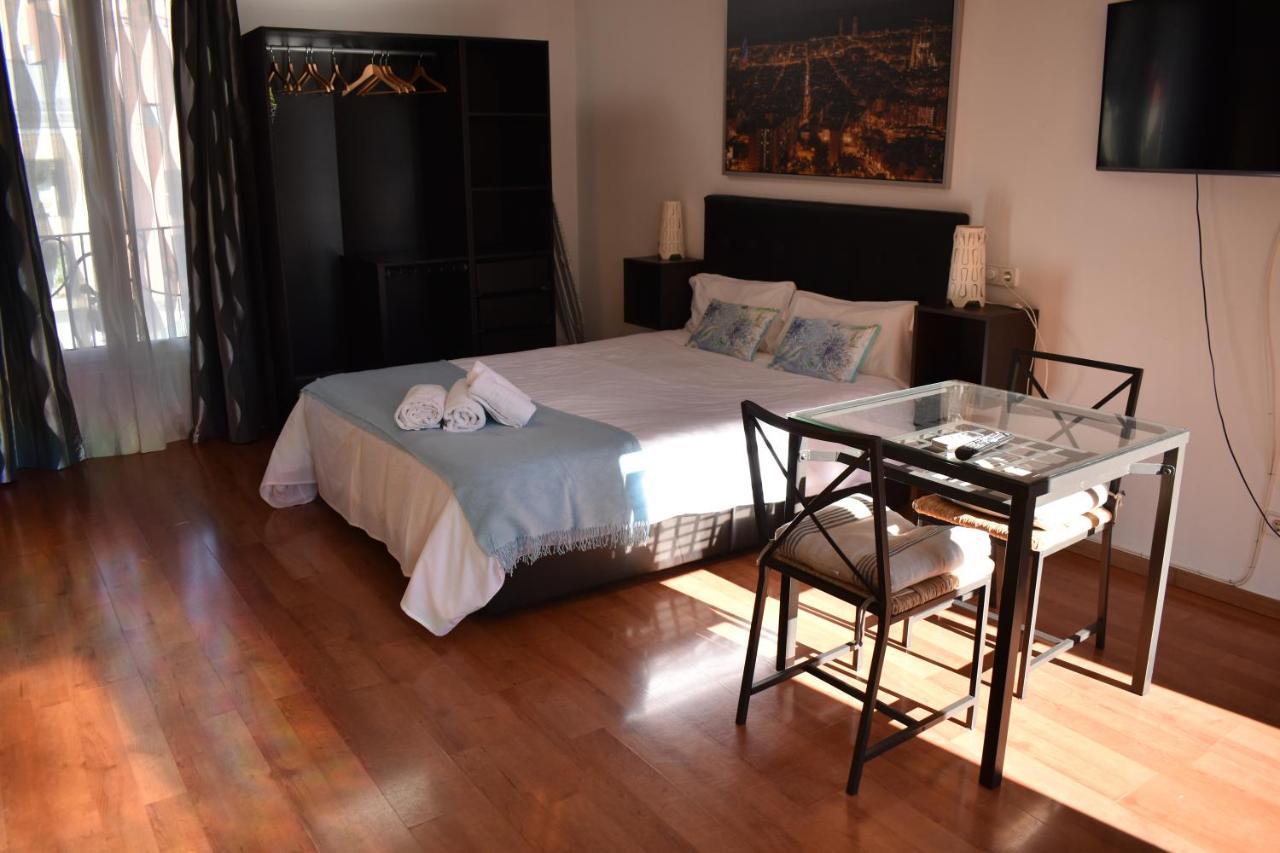 Apartamentos Barcelona - Iberia Bagian luar foto
